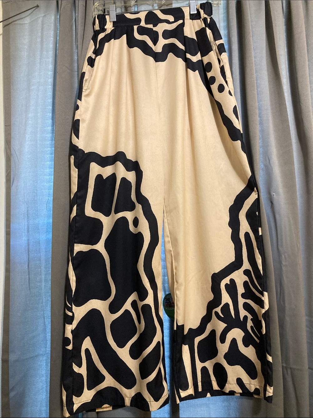 Women's Beige and Black Wide Leg Patterned Pants
SIZE M